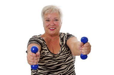dumbbell ile kadın kıdemli