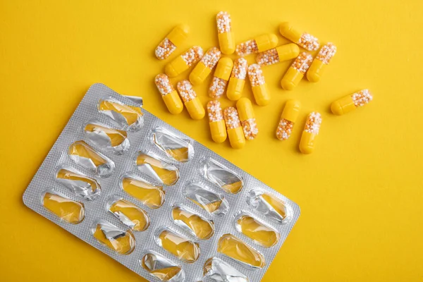 Empty Blister Pills Yellow Background — Stock Photo, Image