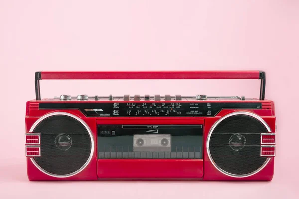 Red Vintage Κασετόφωνο Απομονωμένο Ροζ Φόντο — Φωτογραφία Αρχείου
