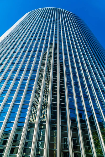 阳光灿烂的法兰克福黑森市摩天大楼的现代建筑 — 图库照片