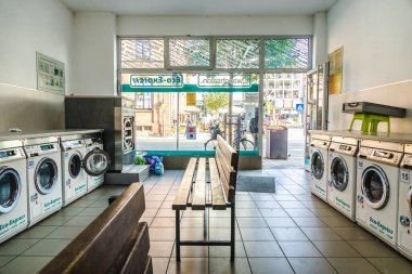 GIESSEN, GERMANY - 2021 _ 04 _ 09: Eco Express Laundry Systems, Almanya 'da 52074 Aachen Almanya merkezli bir çamaşırhane zinciri..