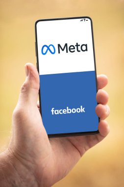 HUETTENBERG, GERMANY 2021-12-12 Bu fotoğrafta bir Facebook akıllı telefondan Meta Logosuna görüntüleniyor.