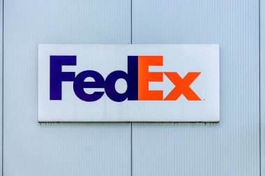 GIESSEN, GERMANY - 2021 _ 04 _ 09: GIESSEN 'DE BİR Fed Ex Logosu.