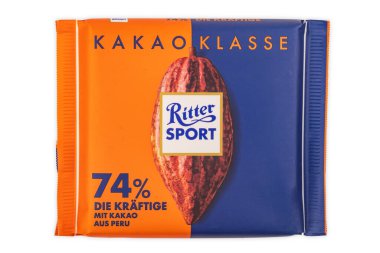 WETZLAR, Almanya - 22 Kasım. 2021: Ritter Spor Çikolataları. Ritter Sport 1912 yılında Stuttgart-Bad Cannstatt, Almanya 'da kuruldu.