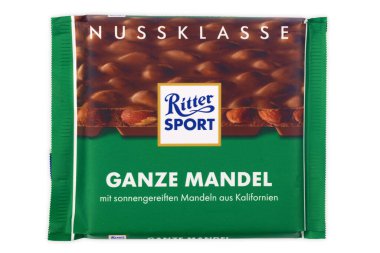 WETZLAR, Almanya - 22 Kasım. 2021: Ritter Spor Çikolataları. Ritter Sport 1912 yılında Stuttgart-Bad Cannstatt, Almanya 'da kuruldu.