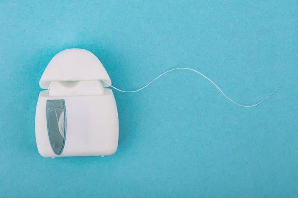 Conceito Dental Floss Sobre Fundo Azul Claro — Fotografia de Stock