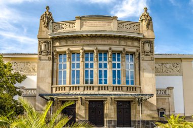 GIESSEN, GERMANY - 2021-09-21: Gieen Tiyatrosu, Gieen Tiyatrosu (Gieen Belediye Tiyatrosu), bir tiyatro, bir kültür merkezi, Neo-klasik tarzda tasarlandı.