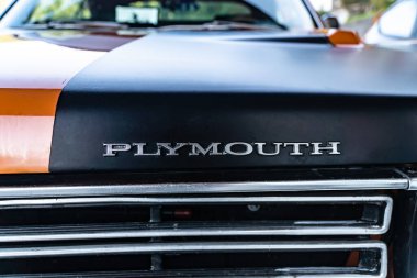 Bern Kastel-Kues, GERMANY - 14.09.2021: Klasik bir Plymouth otomobilinin logosu.