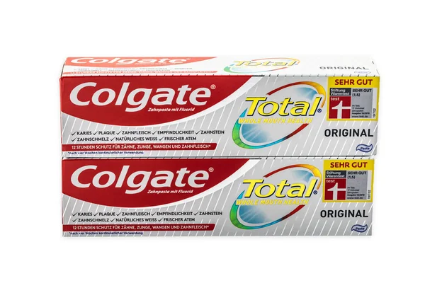 Huettenberg Germany February 2022 Colgate Toothpaste Advanced Sensation White Ізольований — стокове фото