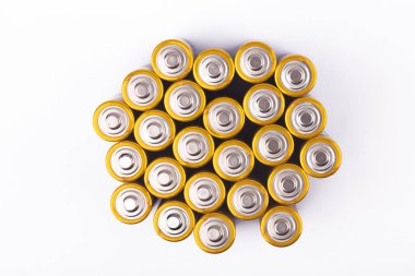 Batarya grubu beyaz arkaplan üzerinde izole