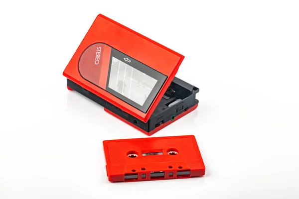 Bonito Leitor Cassetes Áudio Vintage Vermelho Sobre Fundo Branco — Fotografia de Stock