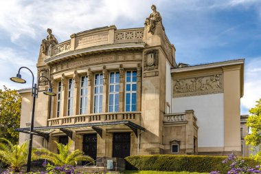 GIESSEN, GERMANY - 2021-09-21: Gieen Tiyatrosu, Gieen Tiyatrosu (Gieen Belediye Tiyatrosu), bir tiyatro, bir kültür merkezi, merkezi şehir merkezi olan Neo-klasik tarzda tasarlandı.