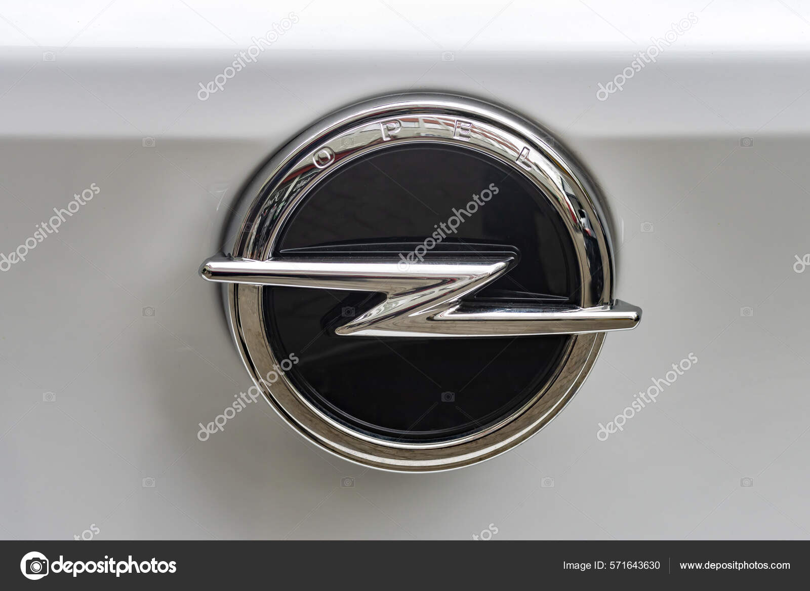 Wetzlar Allemagne 2022 Logo Opel Opel Est Constructeur Automobile Allemand  — Photo éditoriale © Colour #571643630