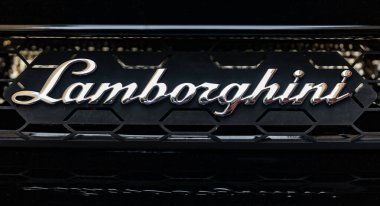 WETZLAR, GERMANY 2022-04-23: Lamborgini Krom Harfler Lamborghini 'de sergileniyor.