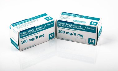 WETZLAR, ALMANY 2022-04-21: TILIDIN Ağrı kesici kutuları. Tilidin, opioid grubundan ağrı kesici bir ilaçtır..