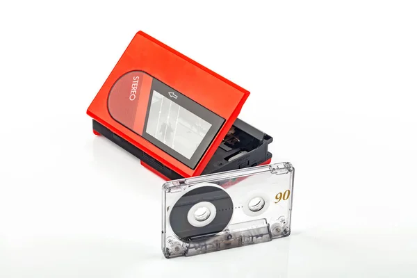 Όμορφο Κόκκινο Vintage Audio Κασετόφωνο Πάνω Από Λευκό Φόντο — Φωτογραφία Αρχείου
