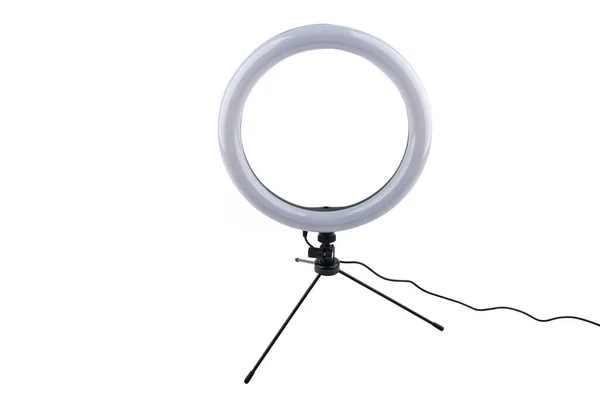 白色背景上孤立的桌上的戒指灯 — 图库照片