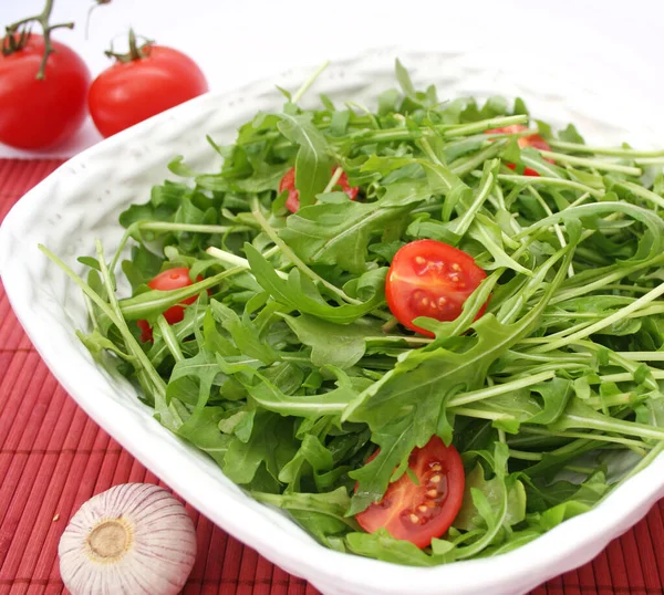 Salada Verde Fresca Com Tomates — Fotografia de Stock