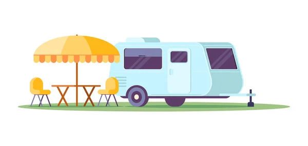 Remolque de camping estacionado en césped verde en el parque con muebles de picnic al aire libre vector isométrico — Vector de stock