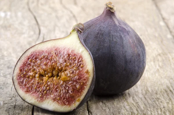 Half and a whole fig — Stock Photo, Image