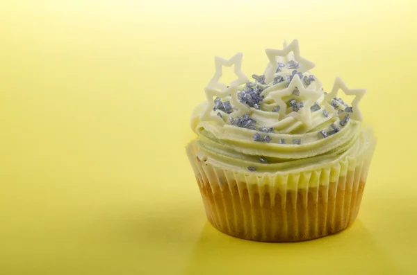 Home made cup cake with mint buttercream — Stock Photo, Image