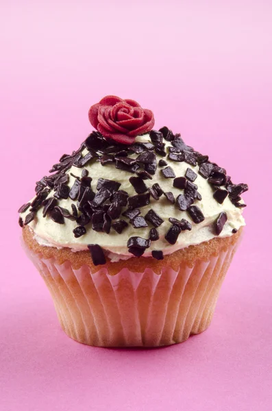 Vanilla flavoured cupcake with a red rose — Stock Photo, Image