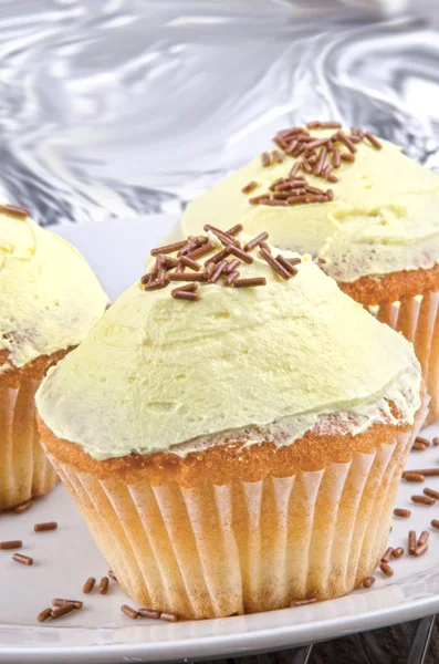 Cup cake with lemon buttercream — Stock Photo, Image