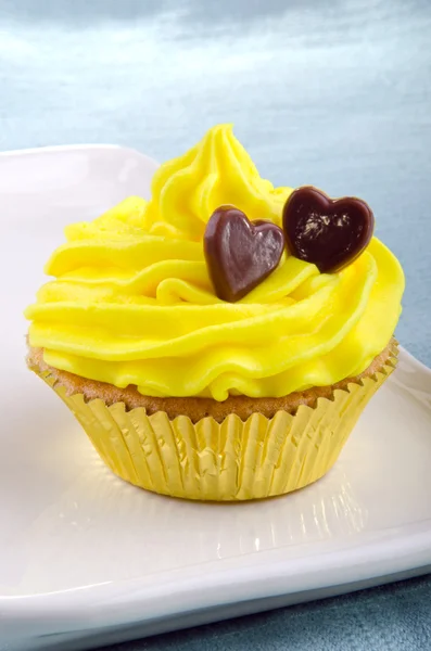 Cupcake con crema al burro al limone — Foto Stock