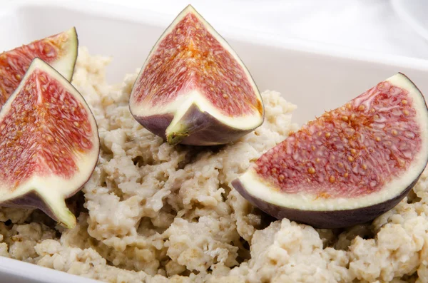 Porridge with fig in a white bowl — Stock Photo, Image
