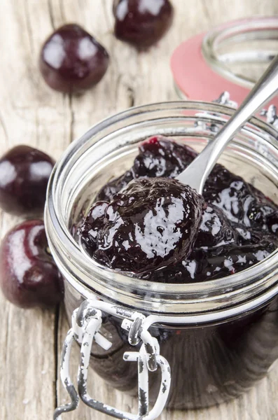 Cherry sylt gjord av sötkörsbär — Stockfoto