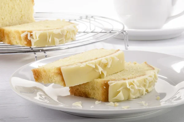 Hausgemachter Kuchen mit Zitronenbuttercreme — Stockfoto