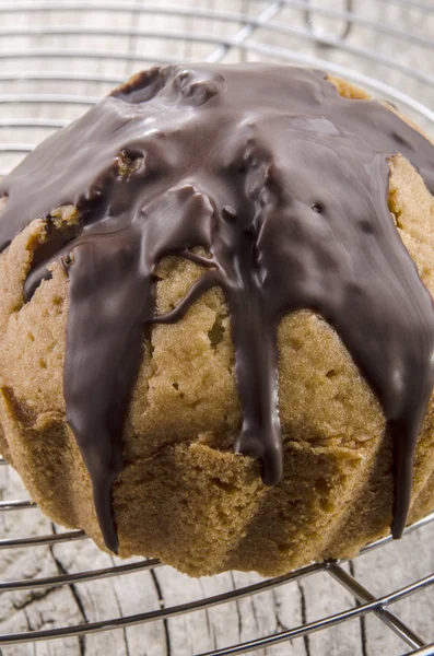 Muffin al cioccolato su una teglia — Foto Stock