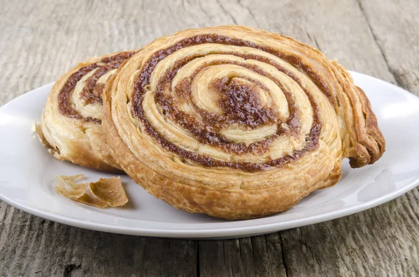 Cinnamon swirl on a plate — Stock Photo, Image