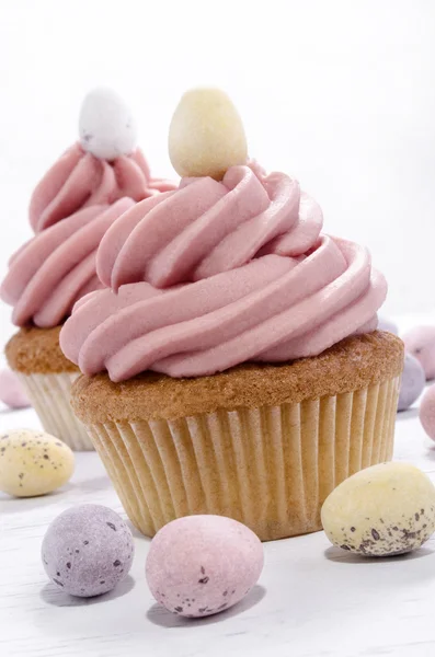 Pink cupcake with easter eggs — Stock Photo, Image