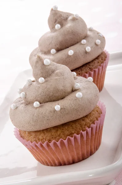 Magdalena con crema de mantequilla de chocolate —  Fotos de Stock