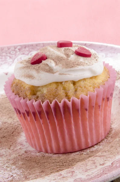 Valentin cupcake szívét és kakaó por — Stock Fotó