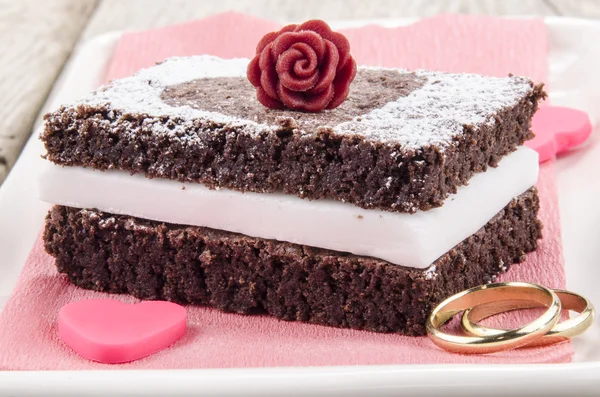 Valentine cake with a red rose — Stock Photo, Image