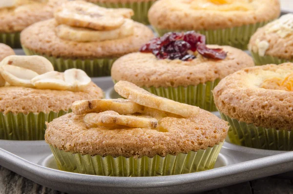 Baked cupcakes in a cupcake tray — Stock Photo, Image