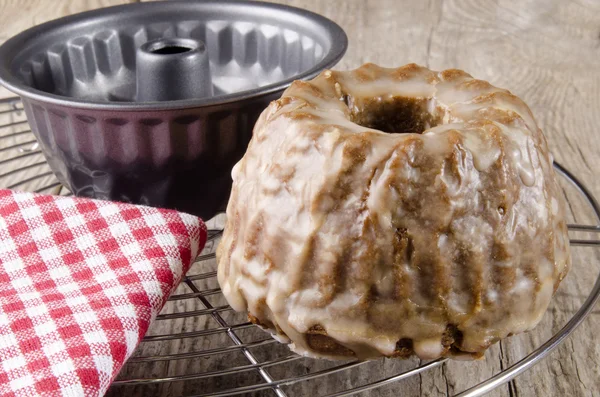 Gugelhupf pequeño con glaseado de azúcar — Foto de Stock