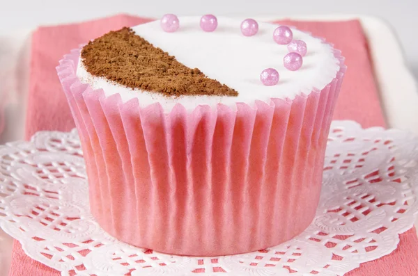 Cupcake with cocoa powder and pink pearls — Stock Photo, Image