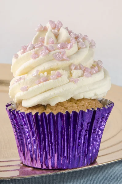 Cupcake with whipped double cream — Stock Photo, Image