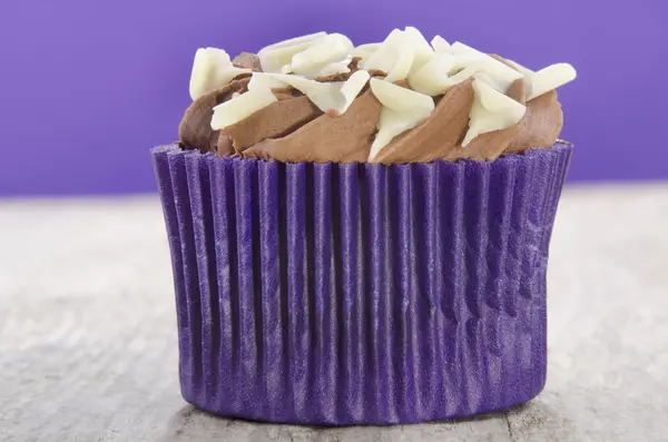 Cupcake with chocolate butter cream — Stock Photo, Image