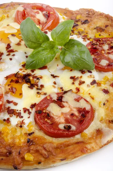 Pizza with egg and tomato — Stock Photo, Image