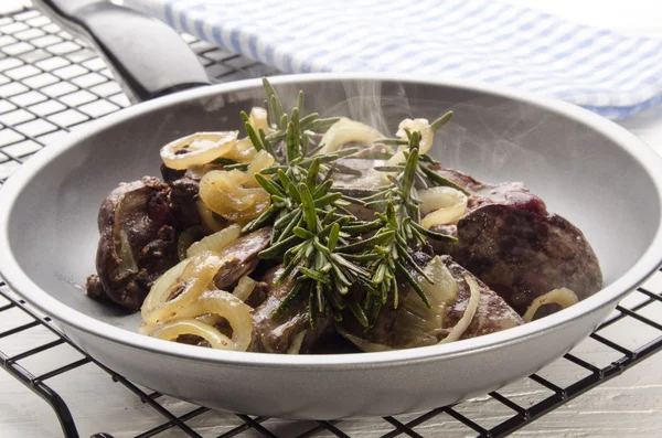 Grilled liver with onion and rosemary — Stock Photo, Image