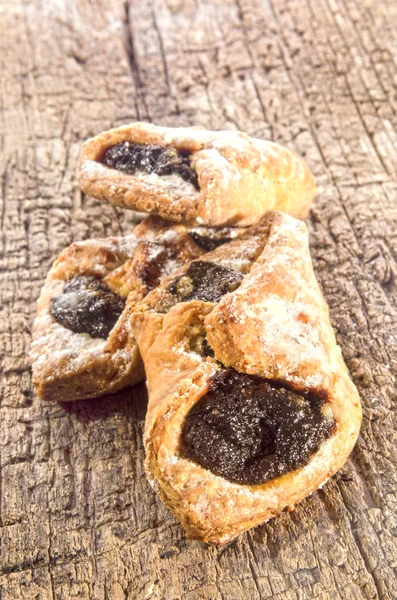 Greaves lard pastry with plum — Stock Photo, Image