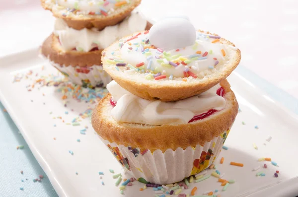 Cupcake with cream and sprinkles — Stock Photo, Image