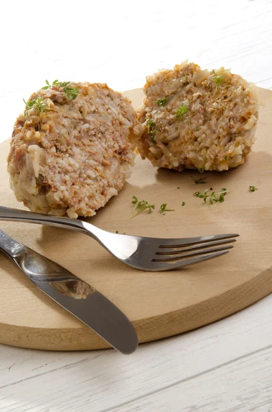 Boulette de viande cuite avec riz à grains longs — Photo