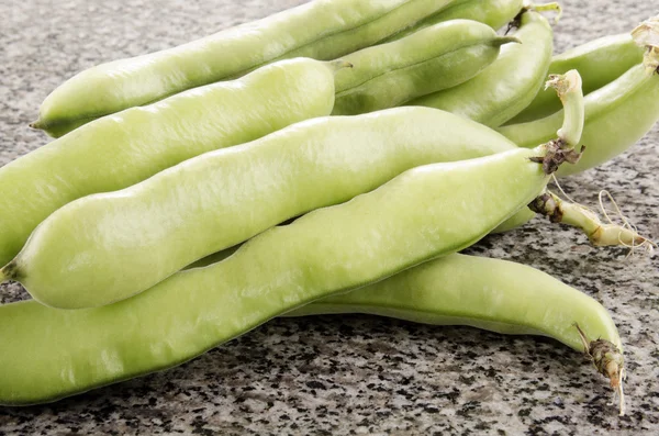 Organic broad beans — Stock Photo, Image