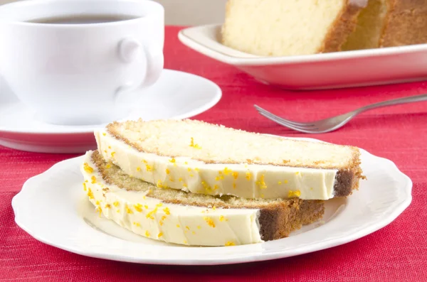 Loaf cake with cheese icing — Stock Photo, Image