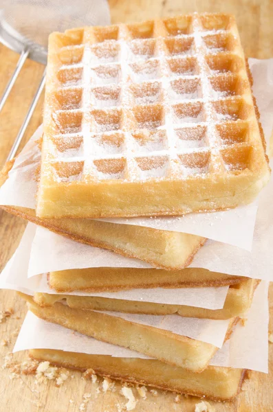 Waffle caseiro assado com açúcar em pó — Fotografia de Stock
